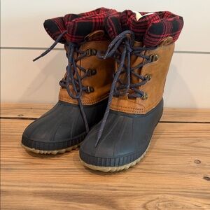 NWOT Plaid Lined Duck Boots